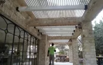 פרגולה עם סרגלי הצללה וילה קרית אונו‎