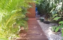 דק עם חיפויי קיר וילה רמת השרון‎