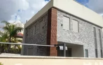 חיפויי עמוד מעץ איפא . התקנה ללא ברגים . וילה חולון
